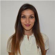 Sono una giovane laureata ed attualmente lavoro per una società di consulenza con sede a Madrid. Amo lo spagnolo e poterlo insegnare